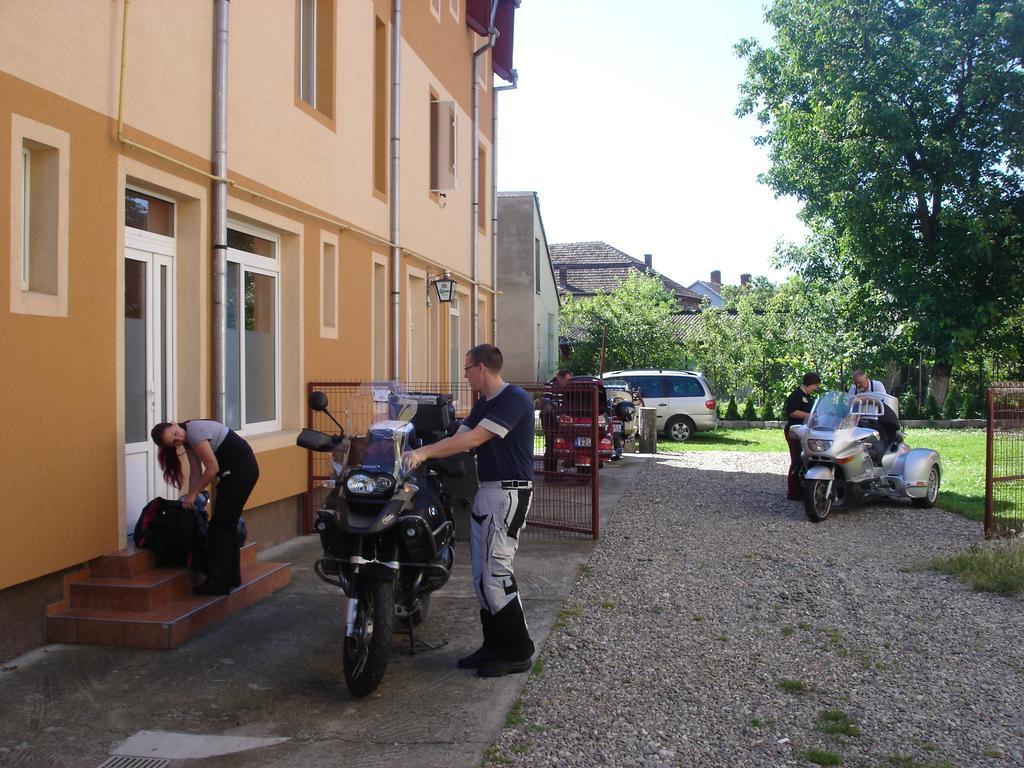 Pensiunea Claudiu Caransebeş Exterior foto